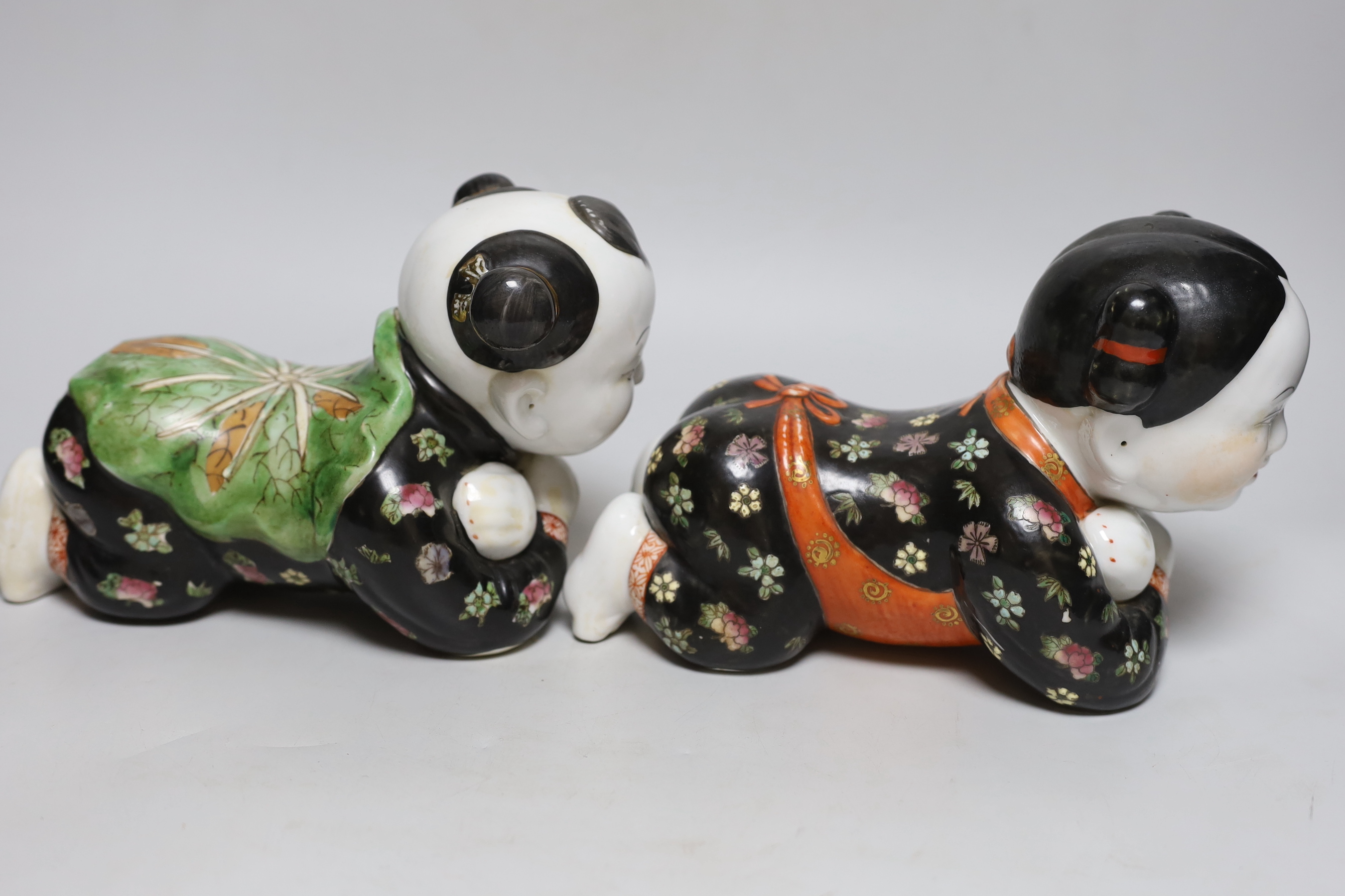 An early 20th century pair of Chinese figural pillows, approx 24cm wide